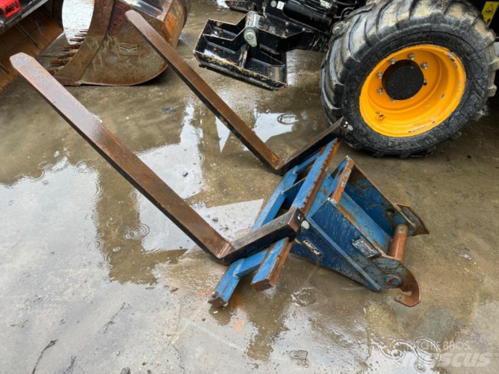 Yanmar B95W (40496) Bagri na kolesih