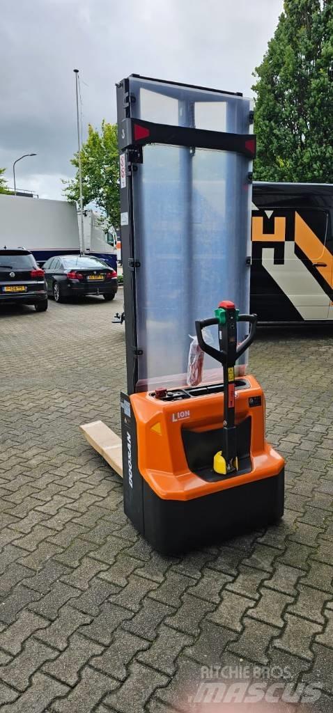 Doosan LSM 12 N Ročni električni viličar