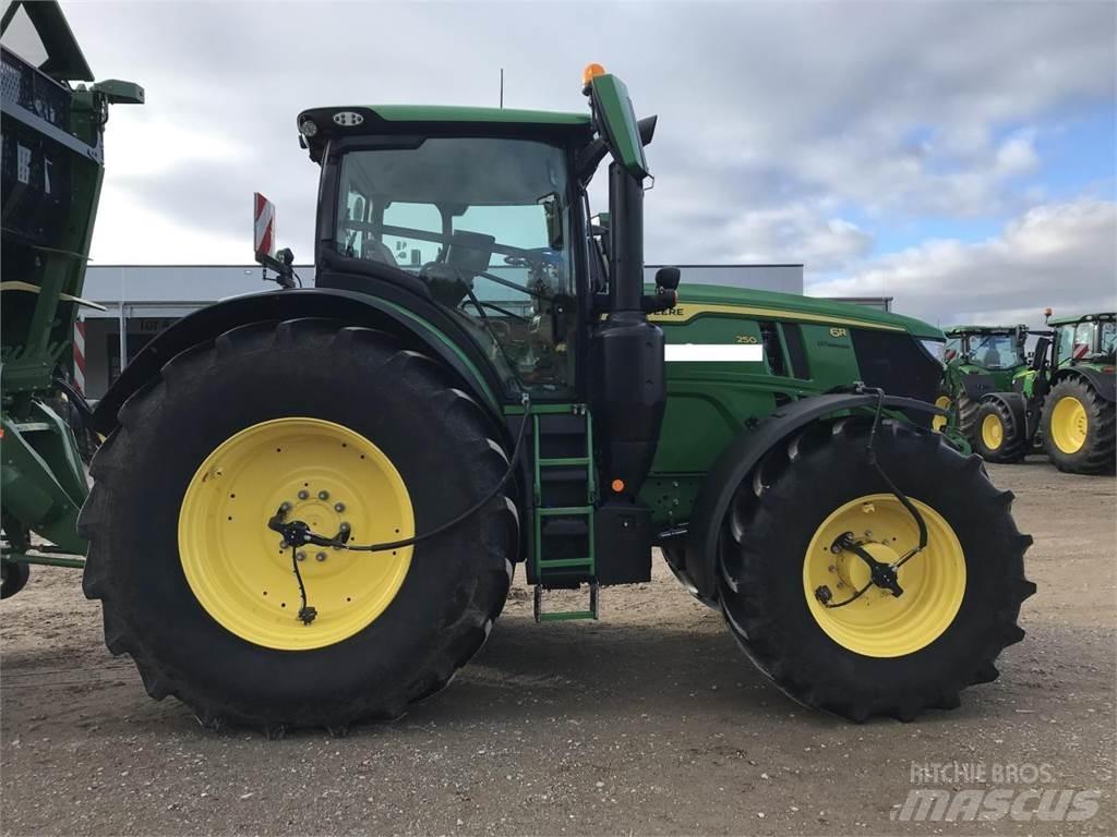 John Deere 6R 250 Traktorji