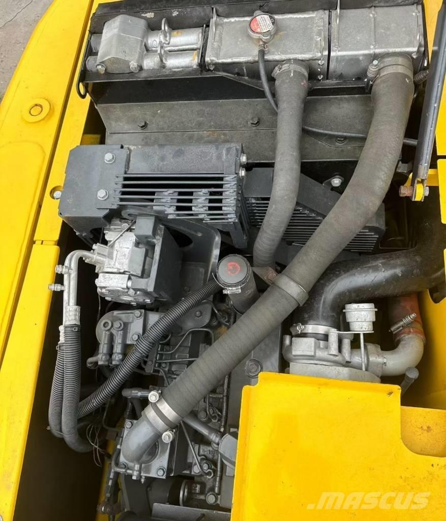 Komatsu 130 Bagri goseničarji