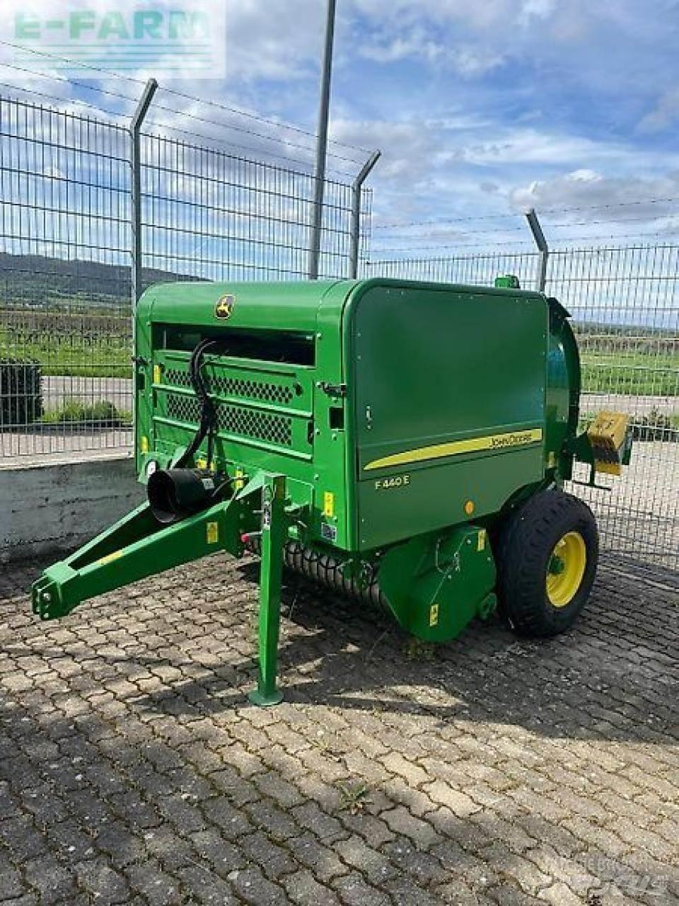 John Deere f440e Balirke (kvadratne bale)