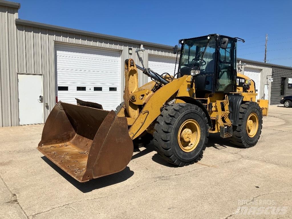 CAT 918 M Kolesni nakladalci