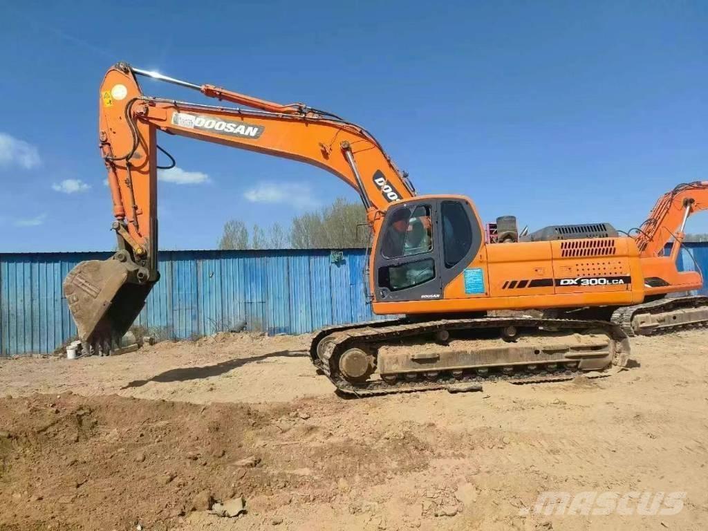 Doosan DX300LC-9 Bagri goseničarji