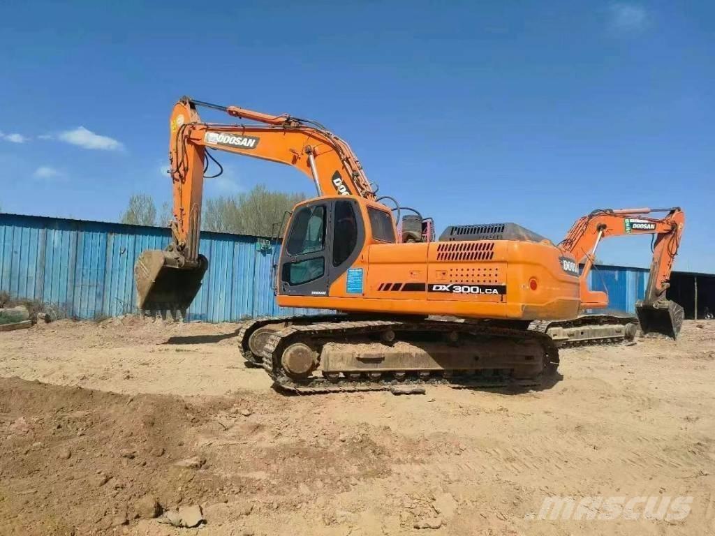 Doosan DX300LC-9 Bagri goseničarji