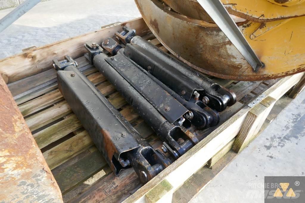 CAT 525D Grapple Transport - drugo