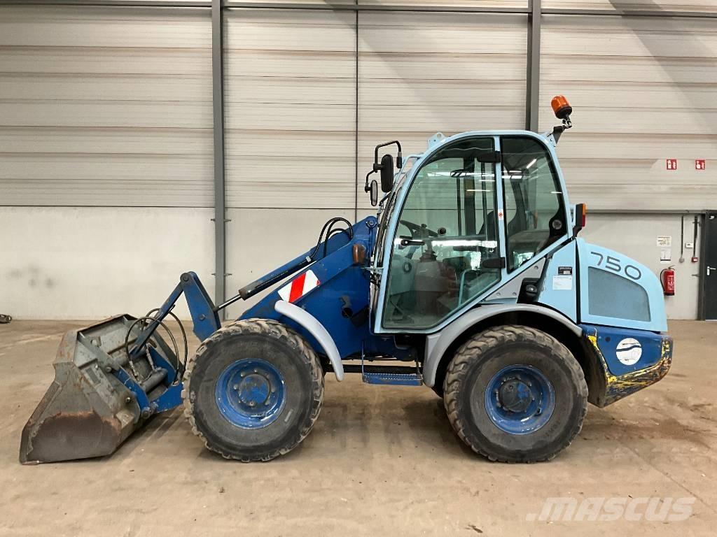 Kramer 750 Kolesni nakladalci