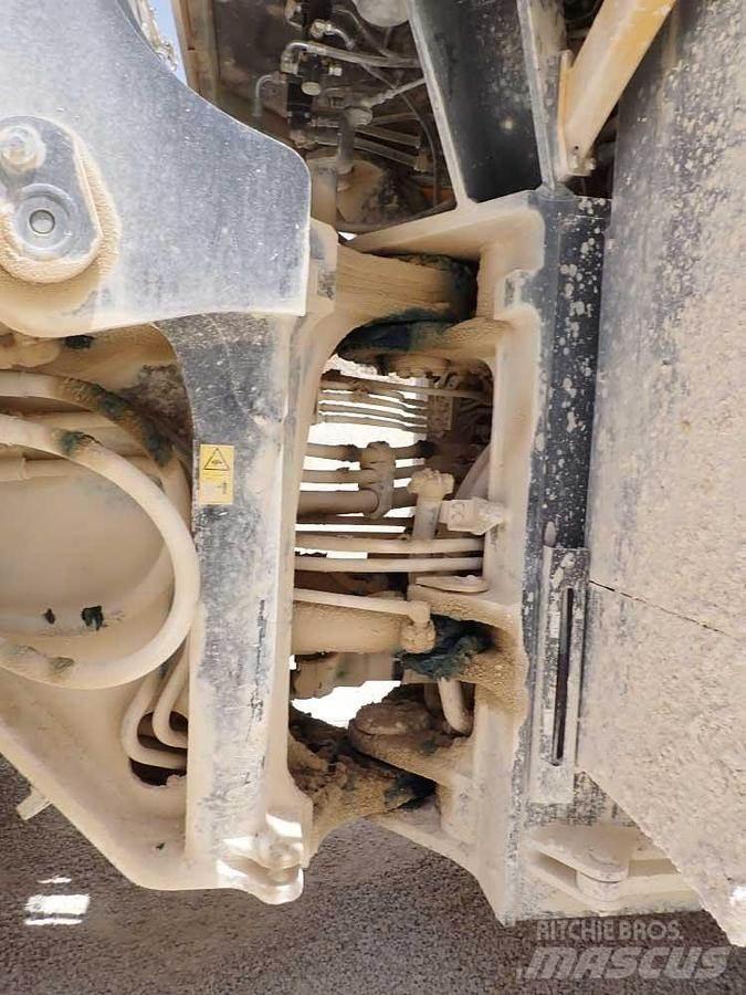 Komatsu WA600-8EO Kolesni nakladalci