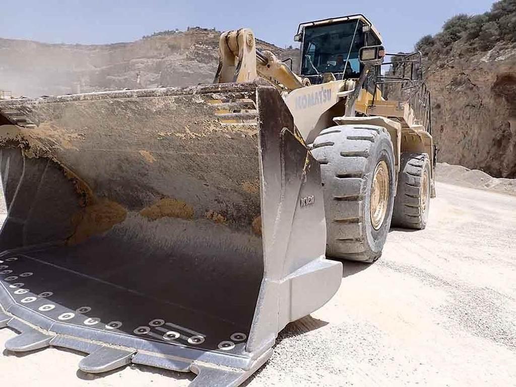 Komatsu WA600-8EO Kolesni nakladalci
