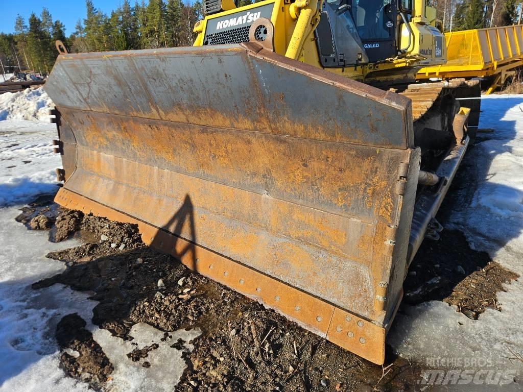 Komatsu D 65 PX Buldožerji goseničarji