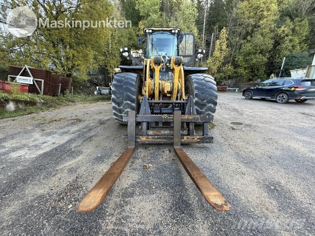 CAT 980 Kolesni nakladalci
