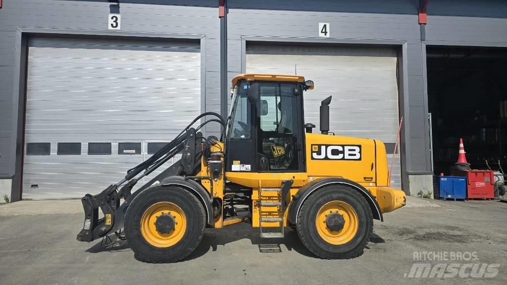 JCB 411 Kolesni nakladalci