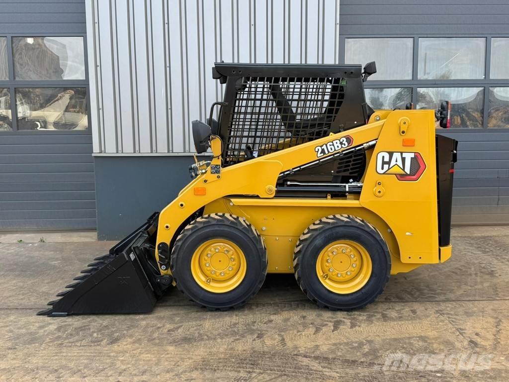 CAT 216B3 Kolesni nakladalci