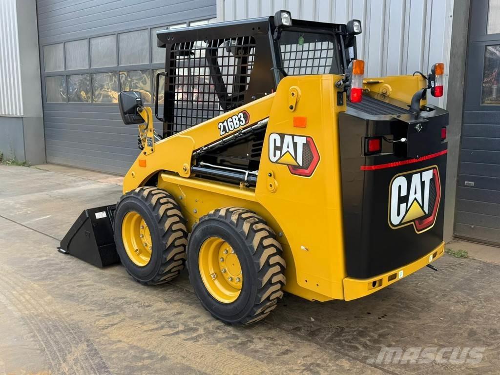 CAT 216B3 Kolesni nakladalci