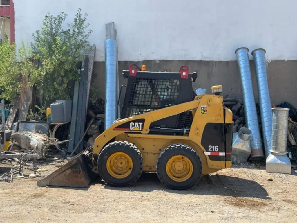 CAT 216 Skid steer mini nakladalci