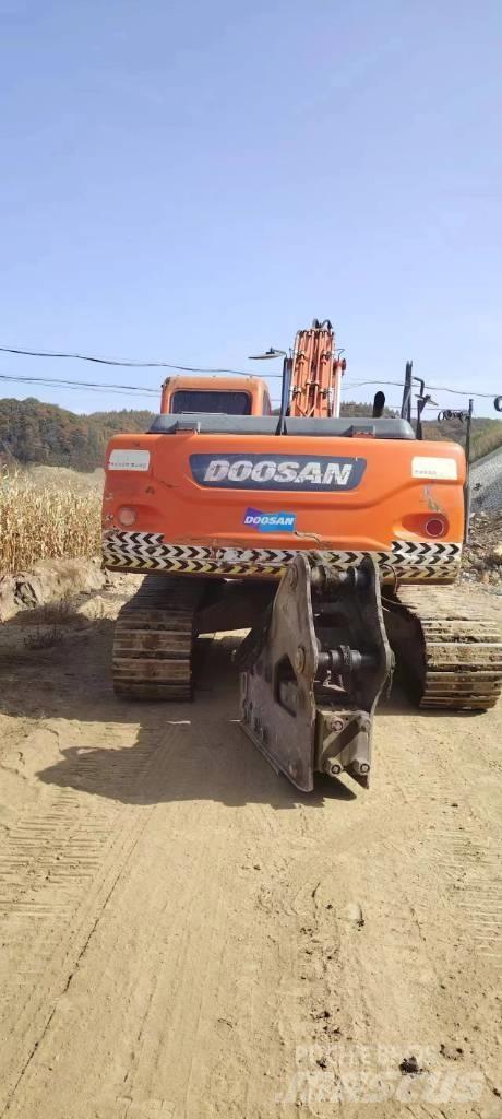 Doosan DX 225LC Bagri goseničarji