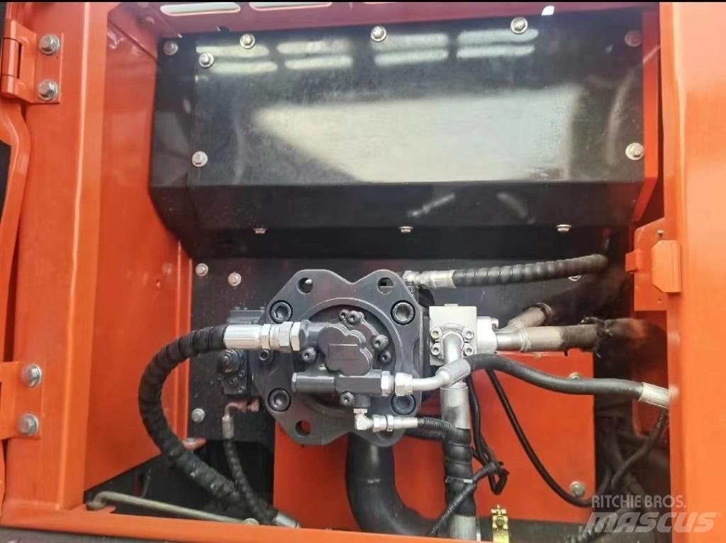 Doosan DX225 Bagri goseničarji