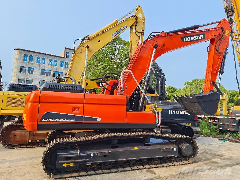 Doosan DX 300 LC Bagri goseničarji
