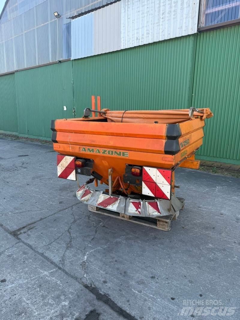 Amazone ZA XS Trosilci peska in soli