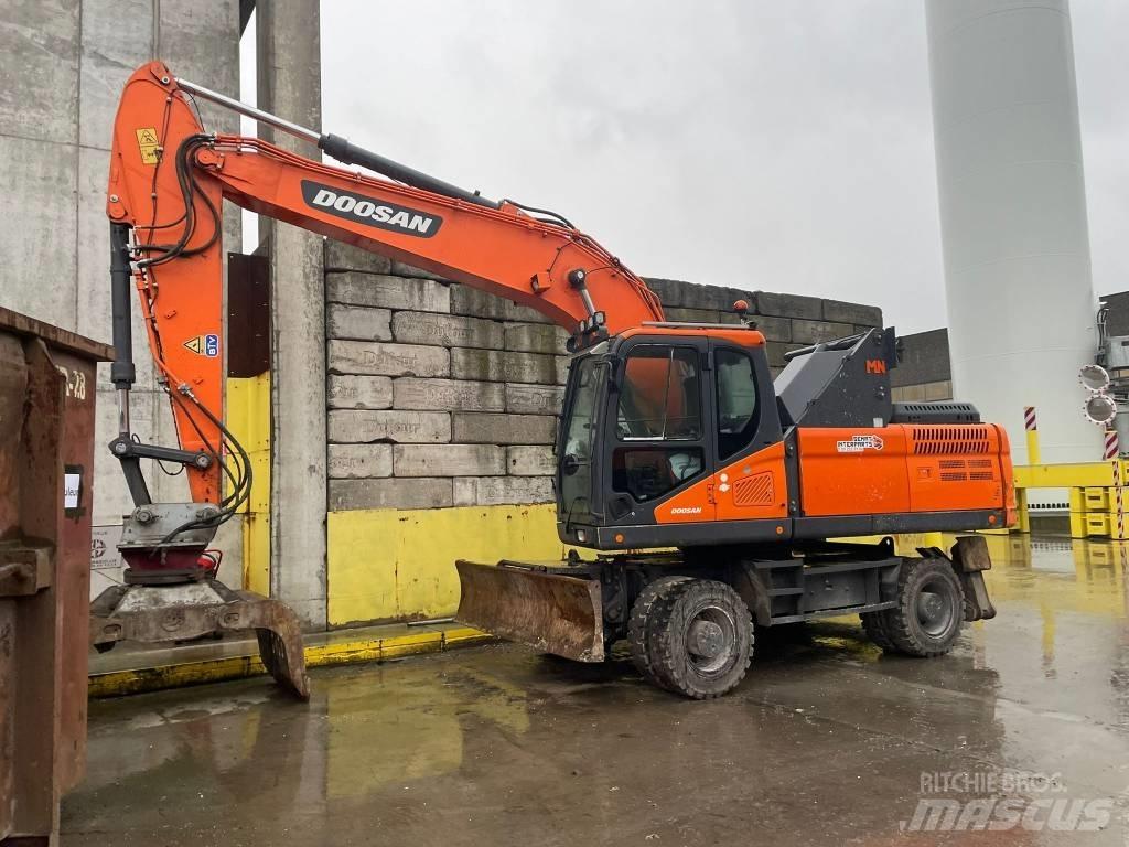 Doosan DX 210 W - 5 Bagri na kolesih