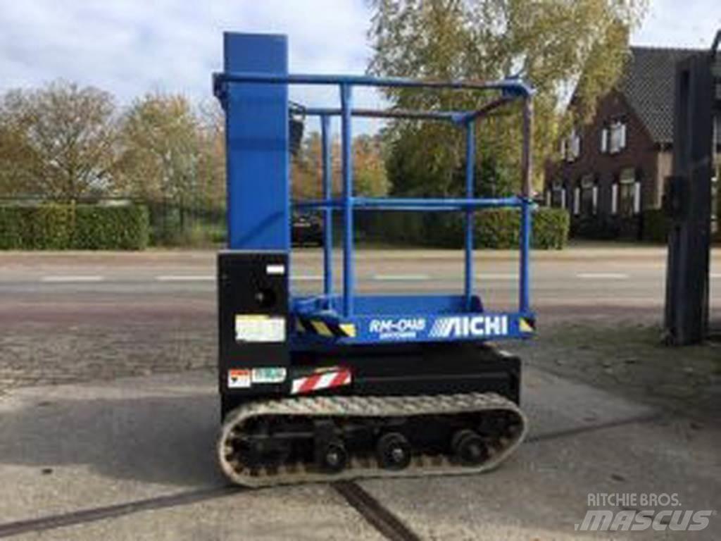 Aichi RM04B Druga dvigala in dvižne ploščadi