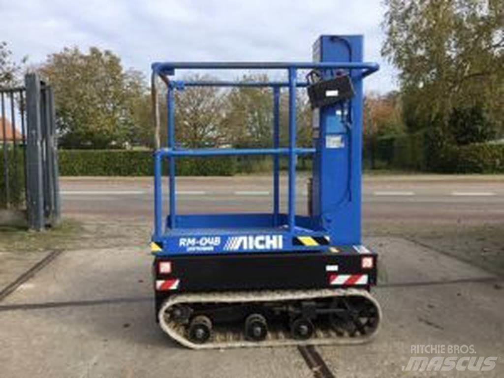 Aichi RM04B Druga dvigala in dvižne ploščadi