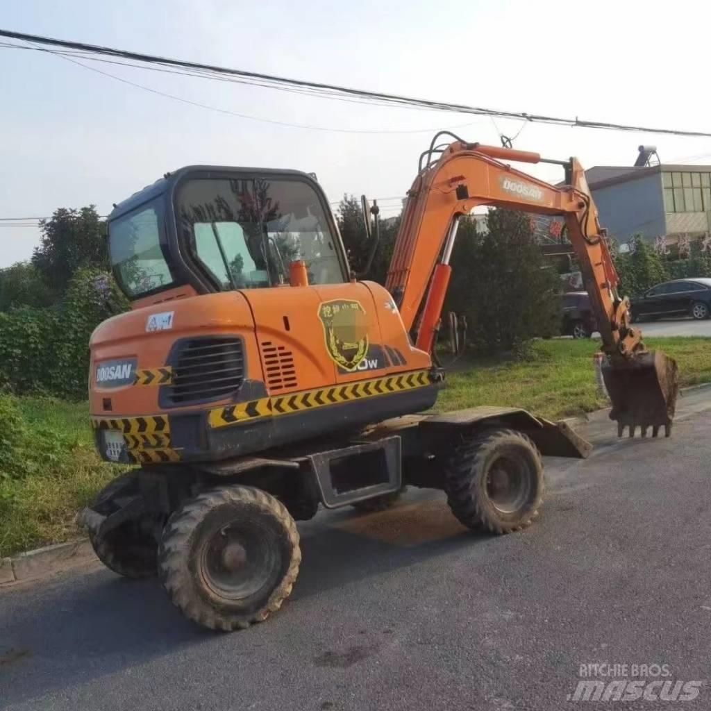Doosan DX60W Bagri na kolesih