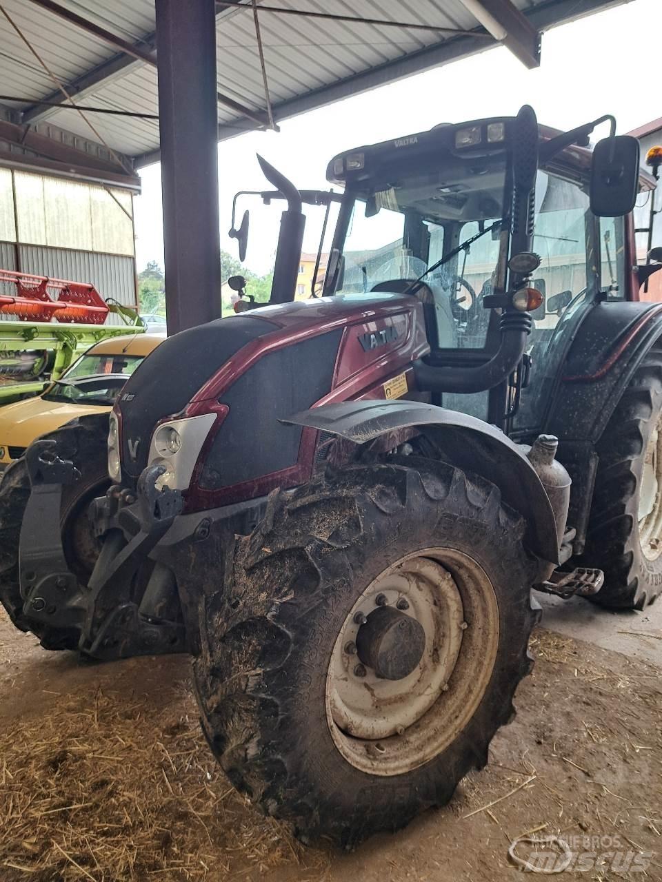 Valtra N123 Traktorji