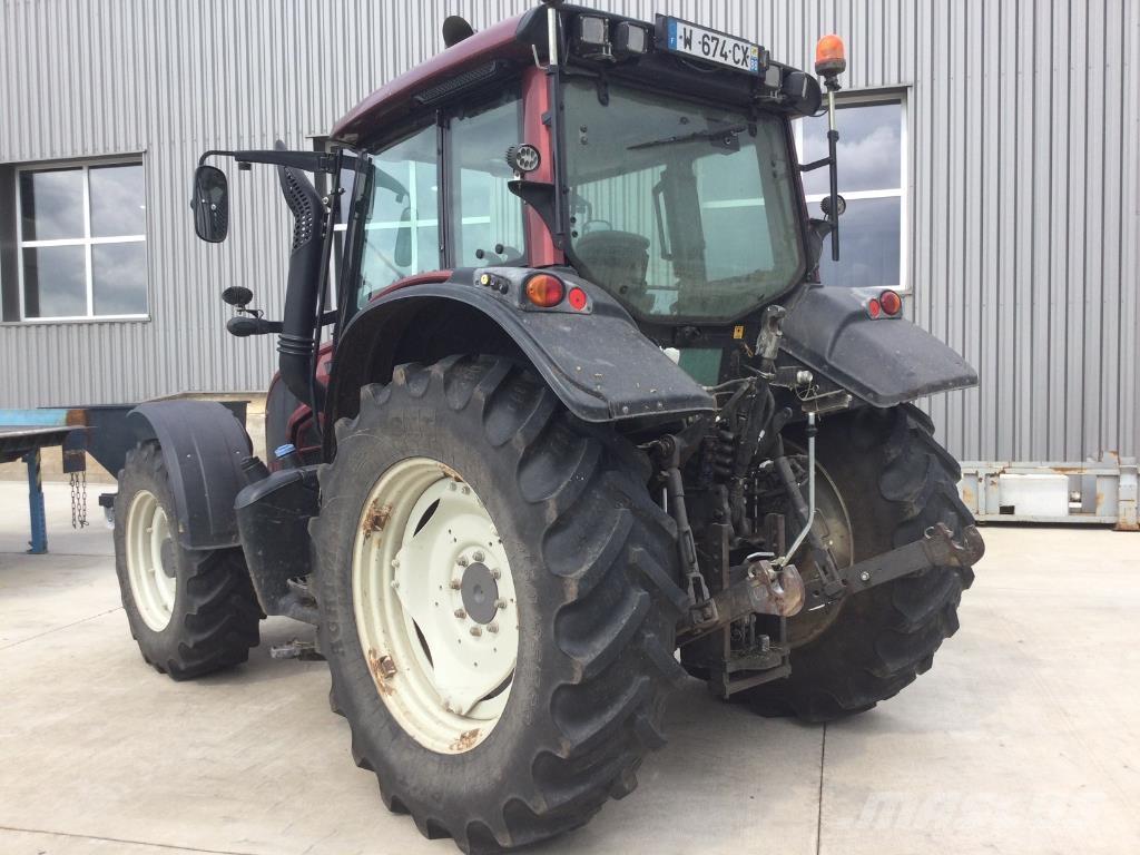 Valtra N123 Traktorji