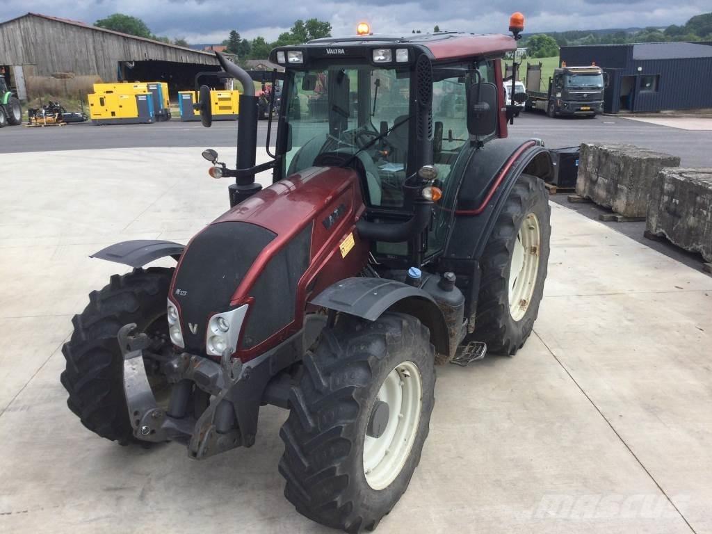 Valtra N123 Traktorji