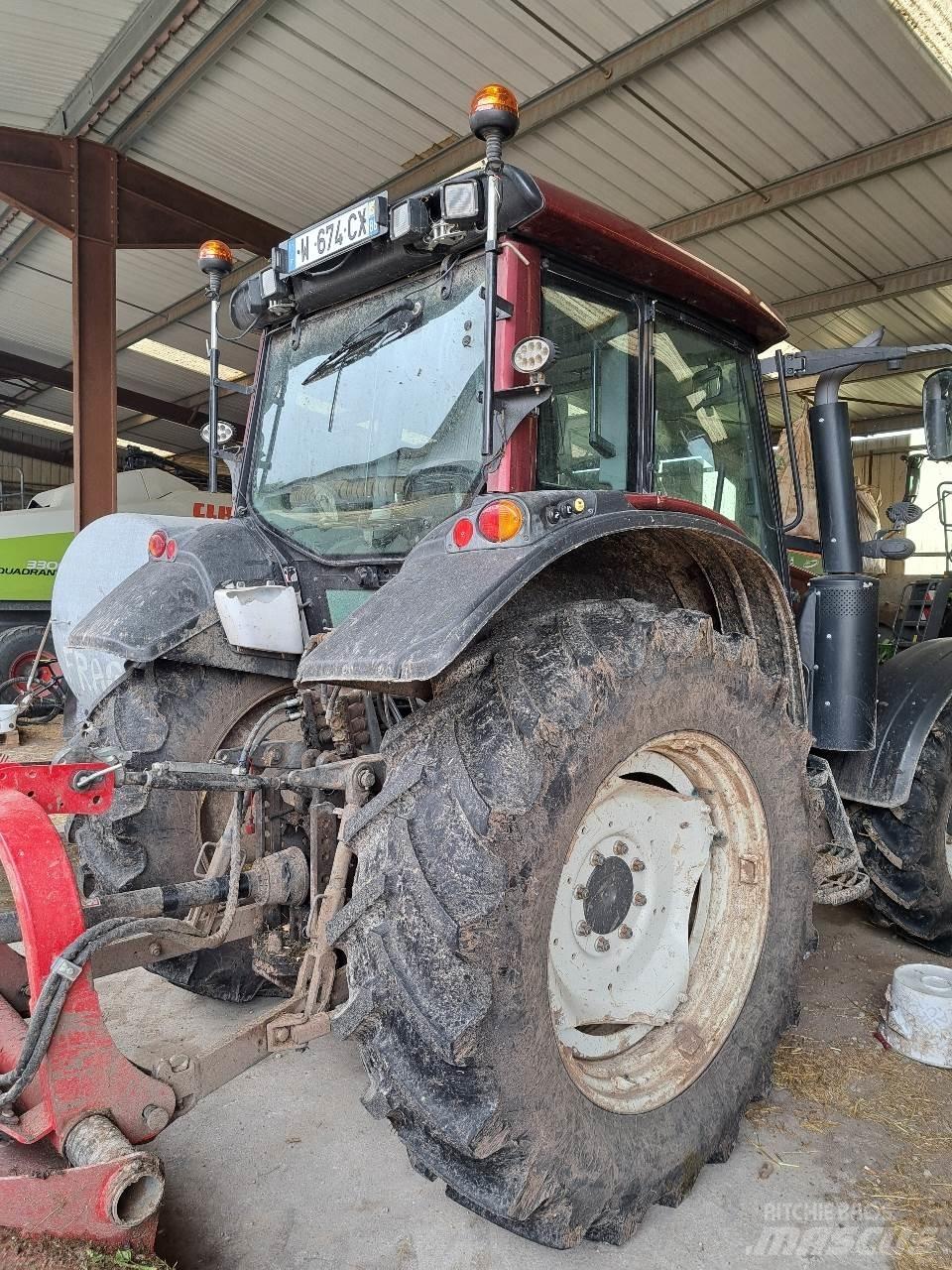 Valtra N123 Traktorji