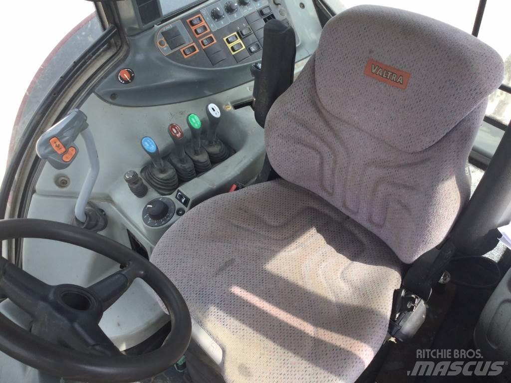 Valtra N123 Traktorji