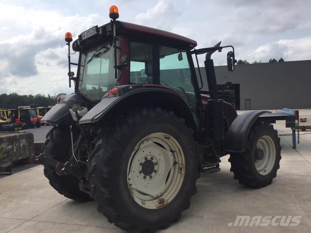 Valtra N123 Traktorji