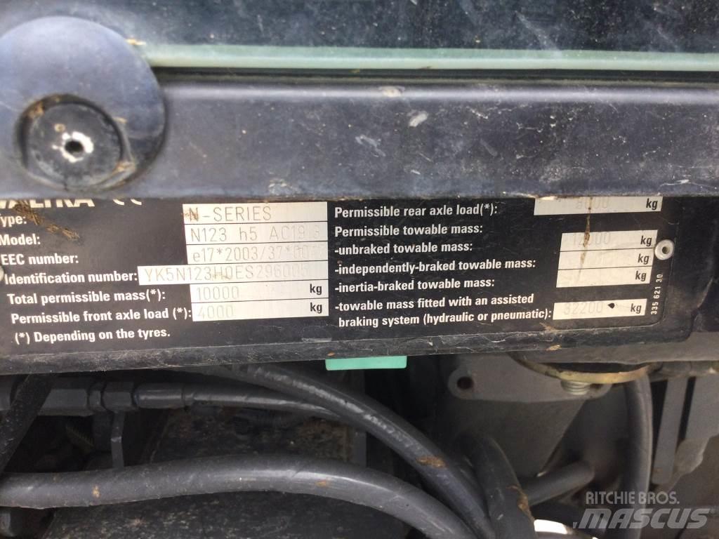 Valtra N123 Traktorji