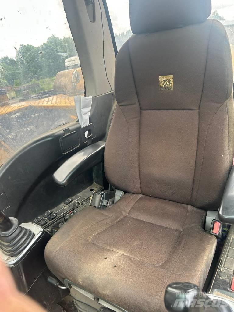 JCB JS 130 LC Bagri goseničarji