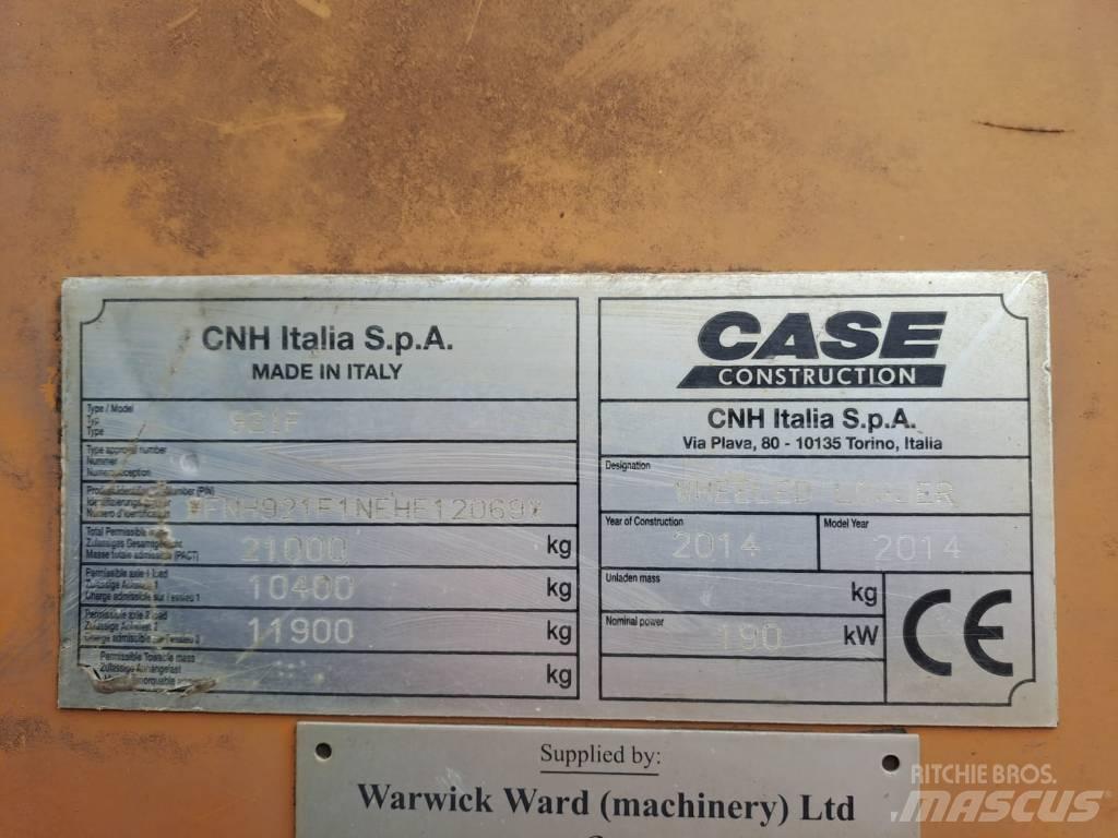 CASE 921 F Kolesni nakladalci