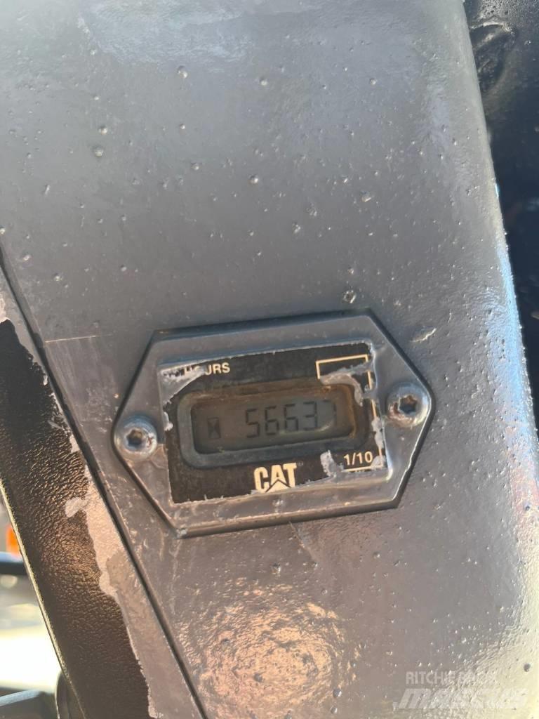 CAT 246 Skid steer mini nakladalci