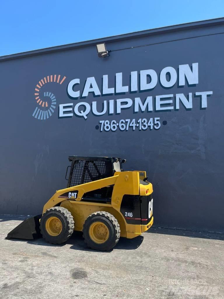 CAT 246 Skid steer mini nakladalci