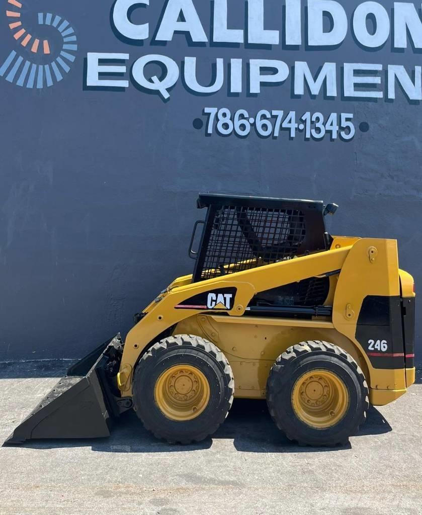 CAT 246 Skid steer mini nakladalci