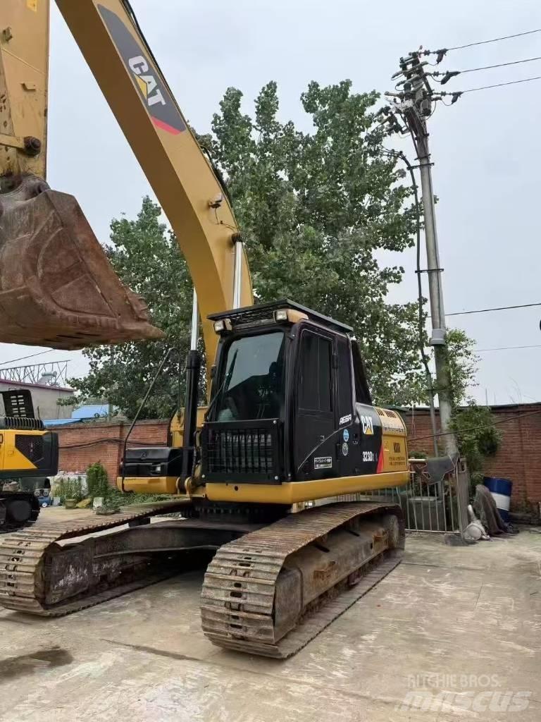 CAT 323D Bagri goseničarji