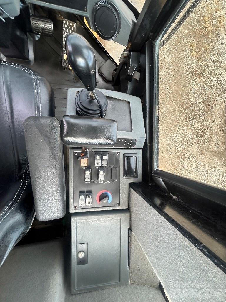 CAT 924 G Kolesni nakladalci