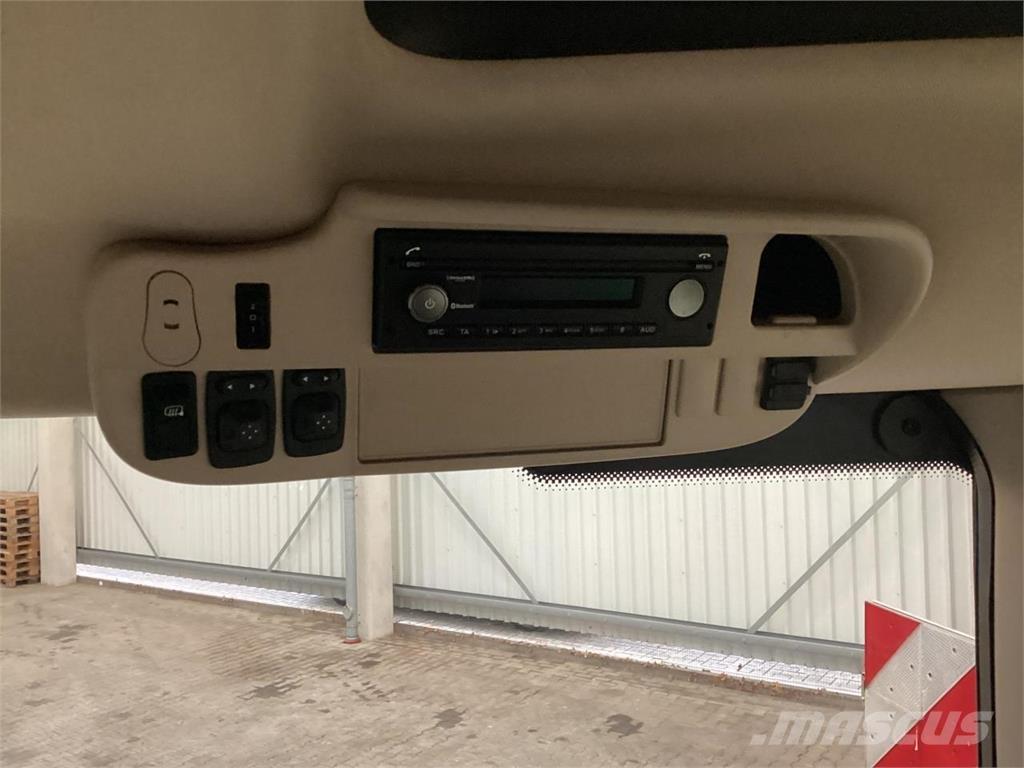 John Deere 6215R Traktorji