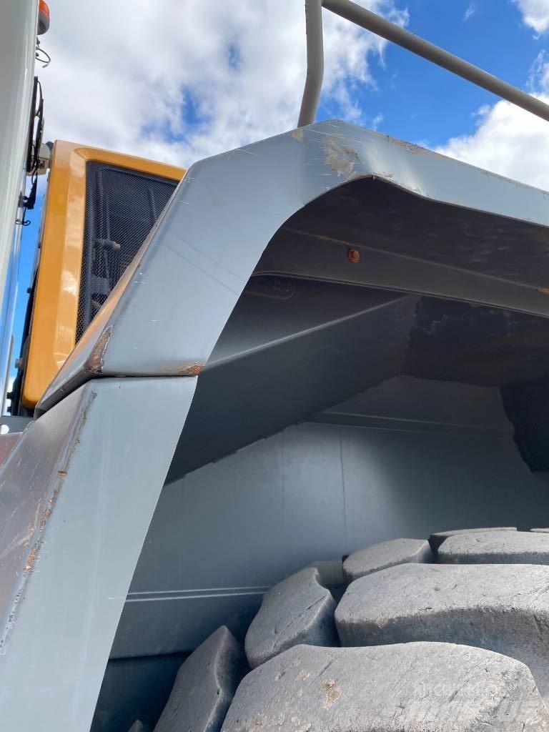 Liebherr L 586 Kolesni nakladalci