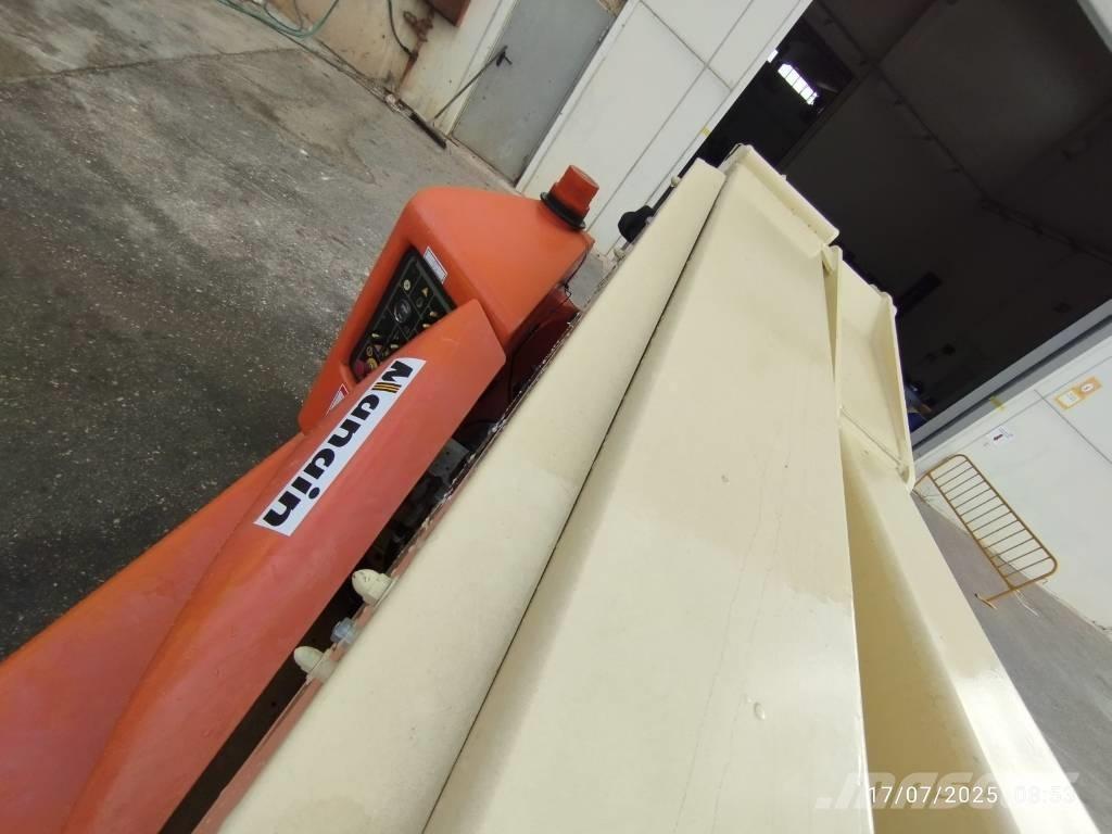 JLG E 400 AJPN Zglobne dvižne ploščadi