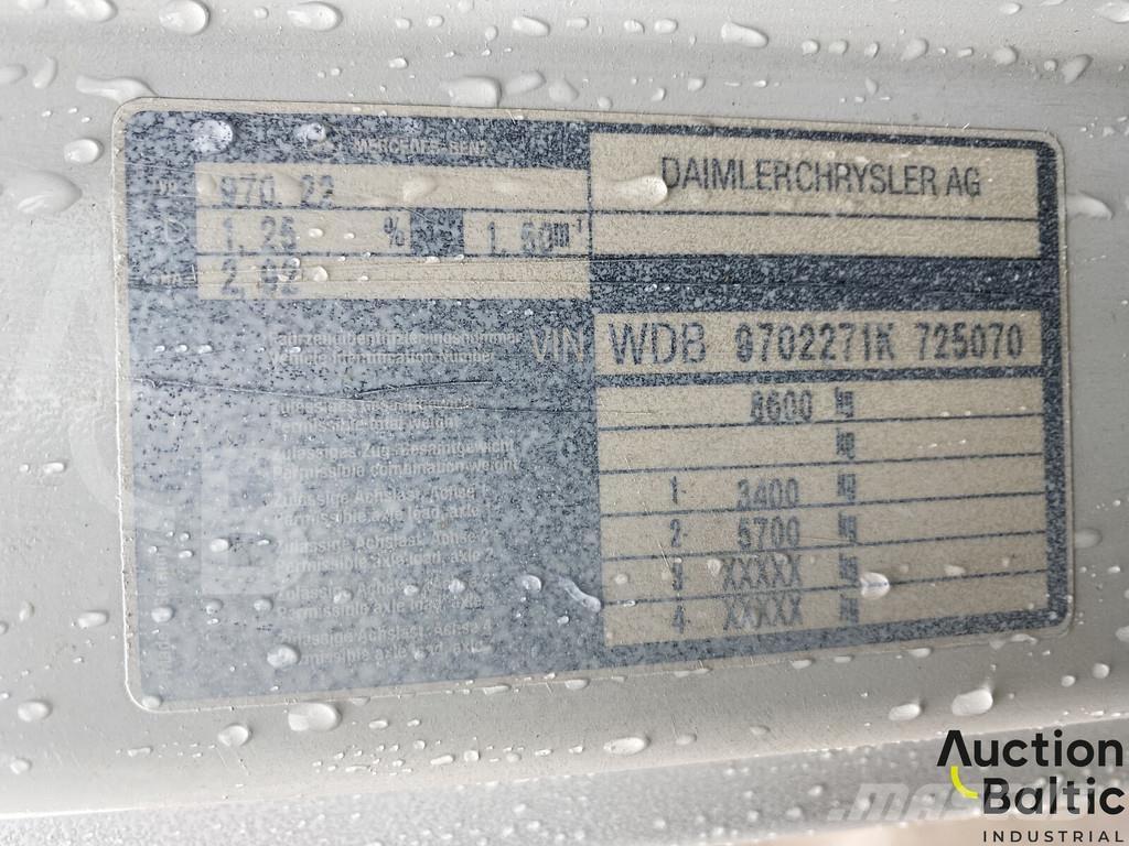 Mercedes-Benz 815 Tovornjaki s kesonom/platojem