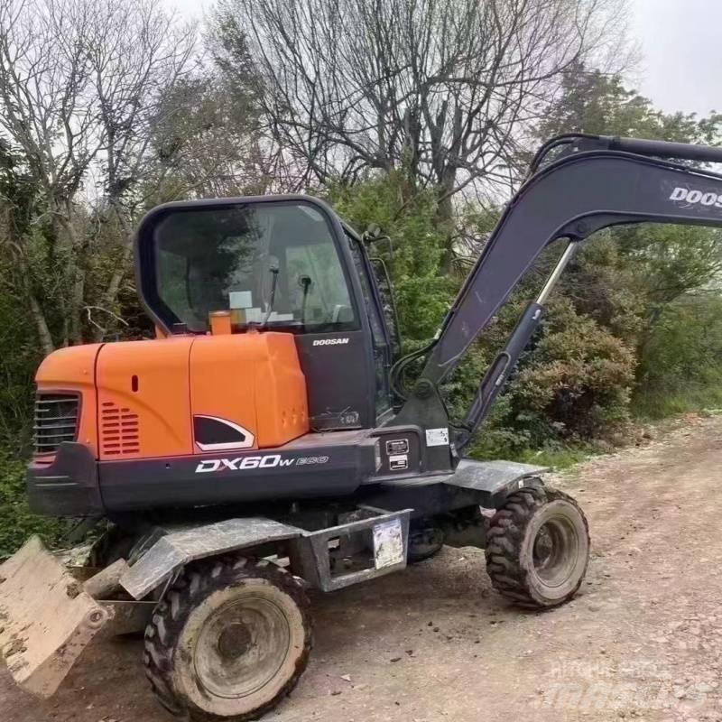 Doosan dx60w Bagri na kolesih