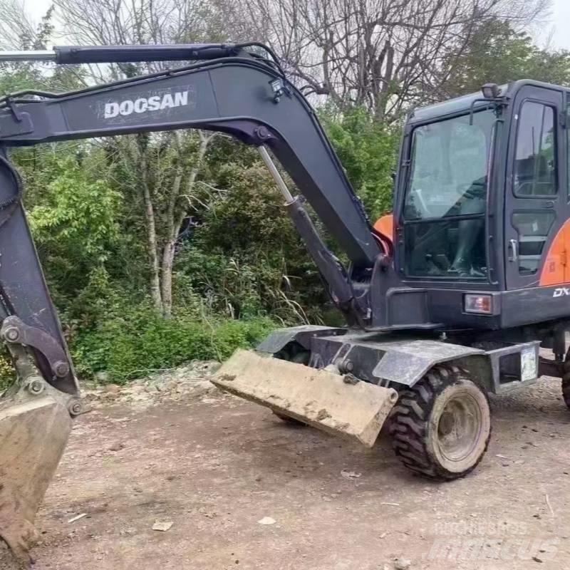 Doosan dx60w Bagri na kolesih