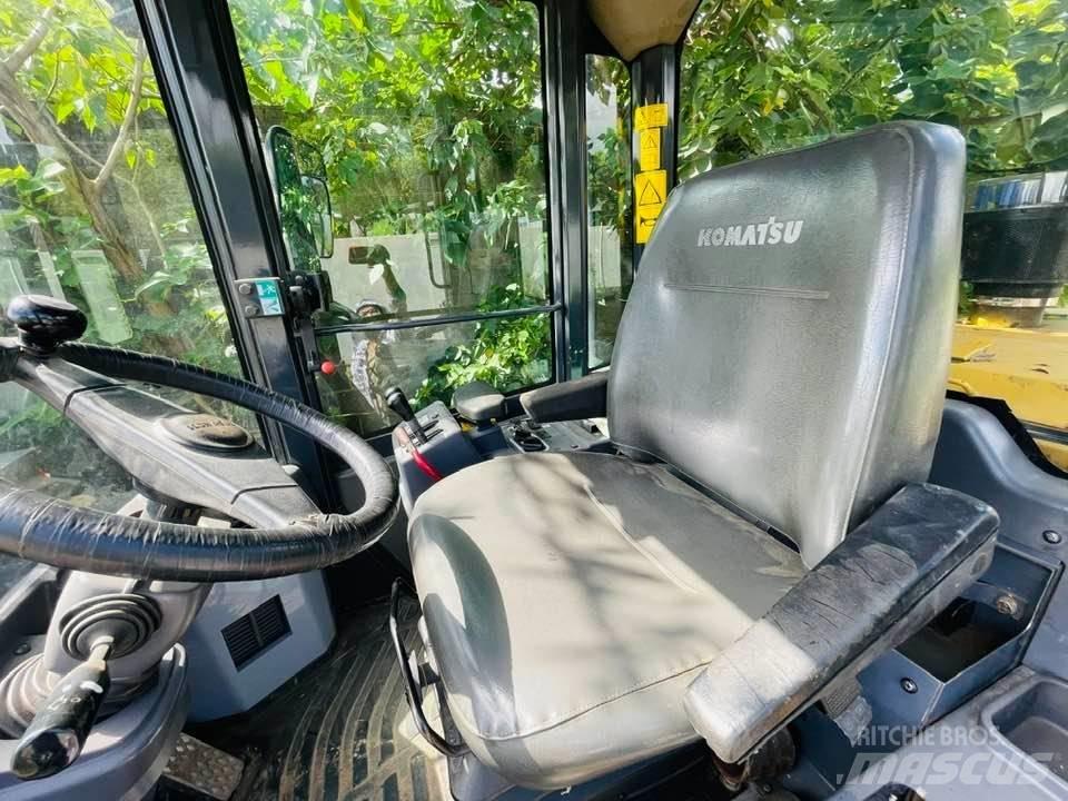 Komatsu WA380-8 Kolesni nakladalci
