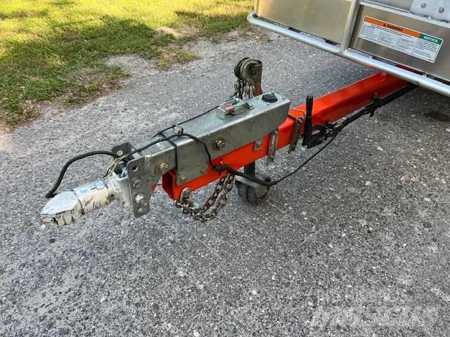 JLG T 350 Vlečne dvižne ploščadi
