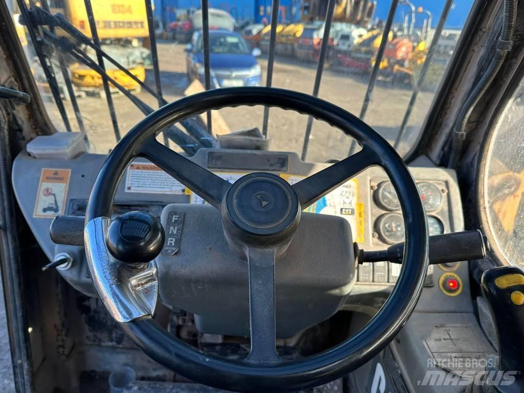 CAT TH 83 Kmetijski teleskopski nakladalci