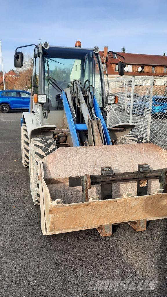 Kramer 750 Kolesni nakladalci